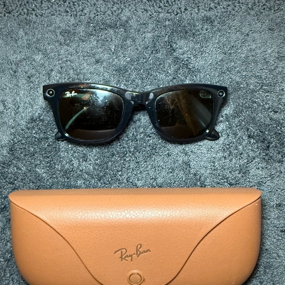 Ray-Ban Classic Black META Sunglasses with Charging Case